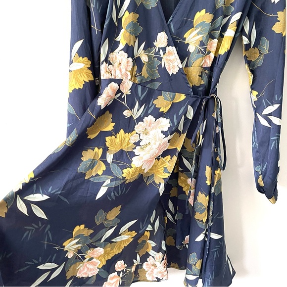 Lulus Love is Life Navy Blue Floral Print Satin Wrap Dress Size Small - Picture 7 of 11